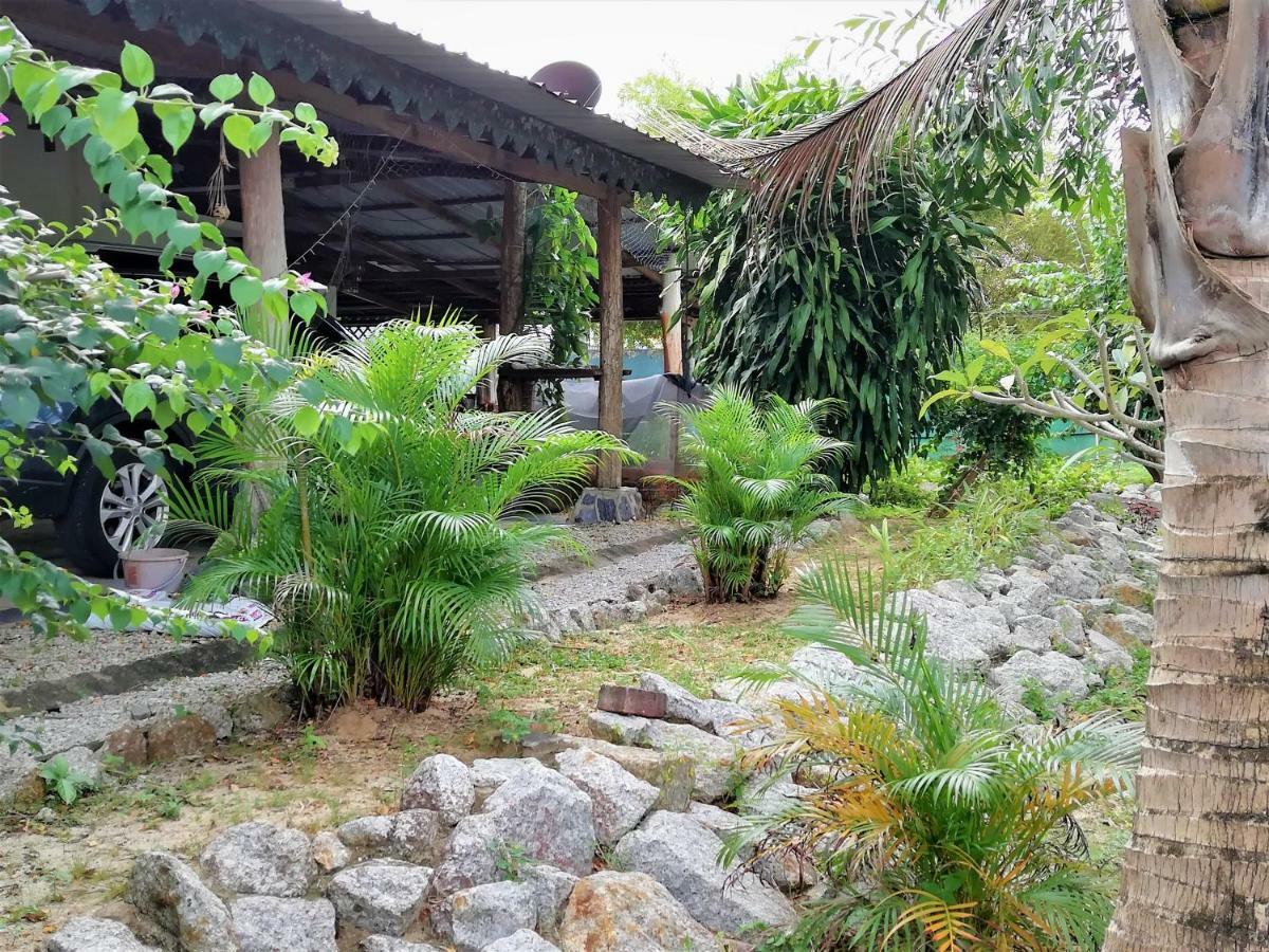 Sabandy House B&B Padang Mat Sirat ภายนอก รูปภาพ